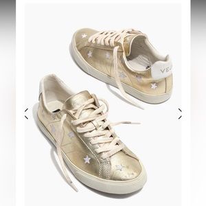Veja x Madewell Esplar Low Sneakers in Star-Embroidered Gold Leather. Size 6.